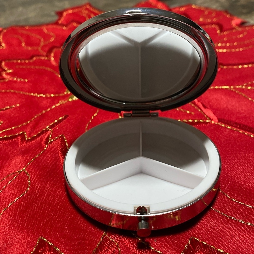 New floating stars and glittering pill case